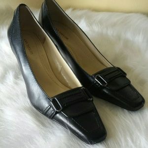 ANN TAYLOR BLACK LEATHER KITTEN HEELS SZ 7.5